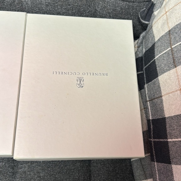 Brunello Cucinelli Elegant Cream Boxes - Picture 2 of 4